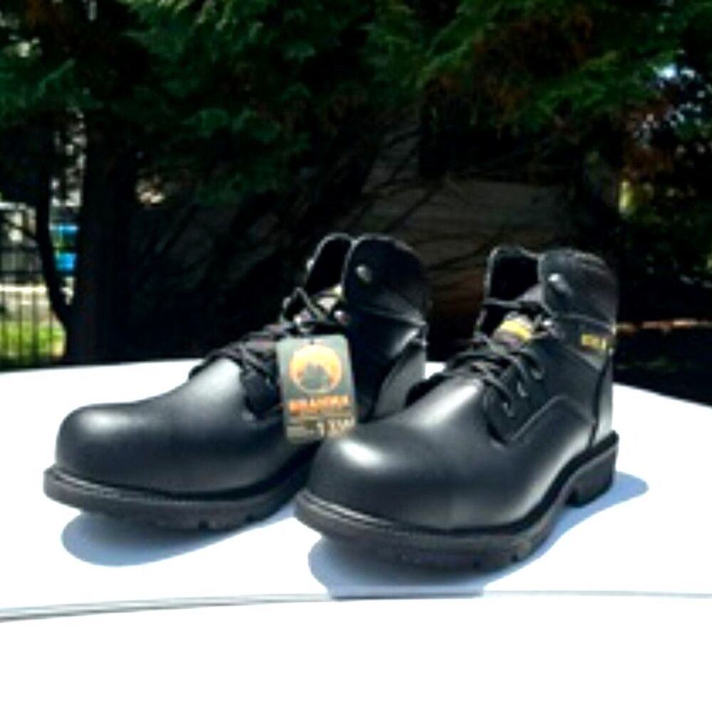 Size: 13 Wide Steel Toe Work & Safety Boots . Brahma . New in the Box